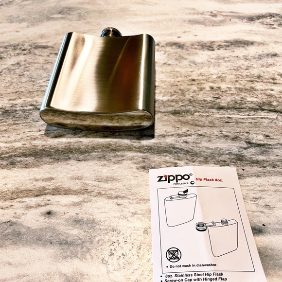 Zippo 8oz Silver Hip Flask NWT / NIB - Picture 7 of 9